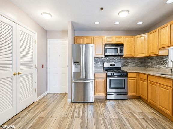3rd image of 19 Market Street #401
