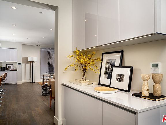 4th image of 328 W Green St #101