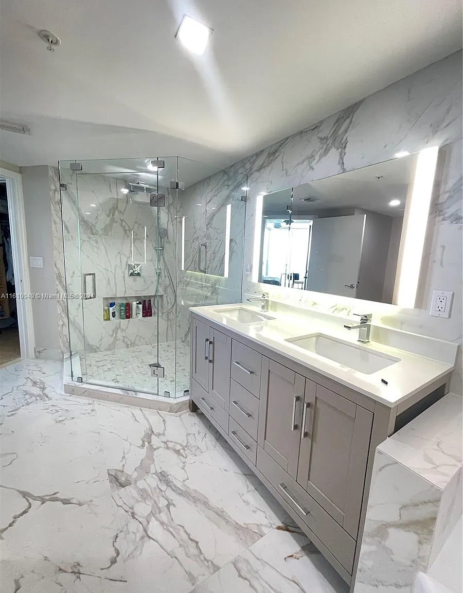 La Perla Condo — Photo 4