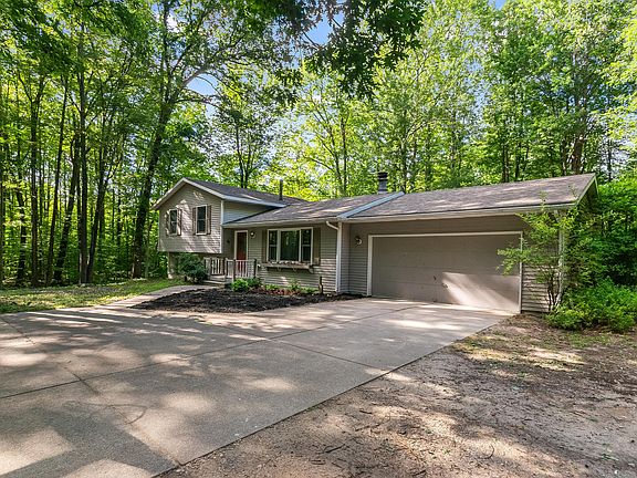 2nd image of 6747 Wildwood Ln NE