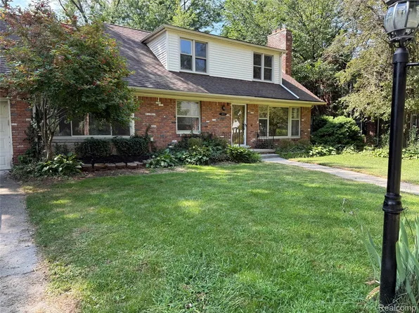 18141 Sunnybrook Ave, Lathrup Village, MI 48076