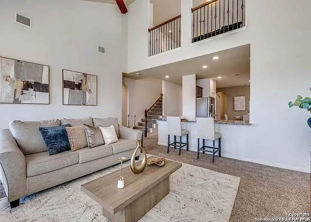 4 bed, 2.5 bath, 2518 sqft, $2,300 — Photo 4