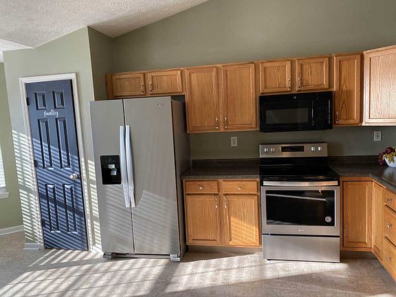 4th image of 30 Southaven Ct