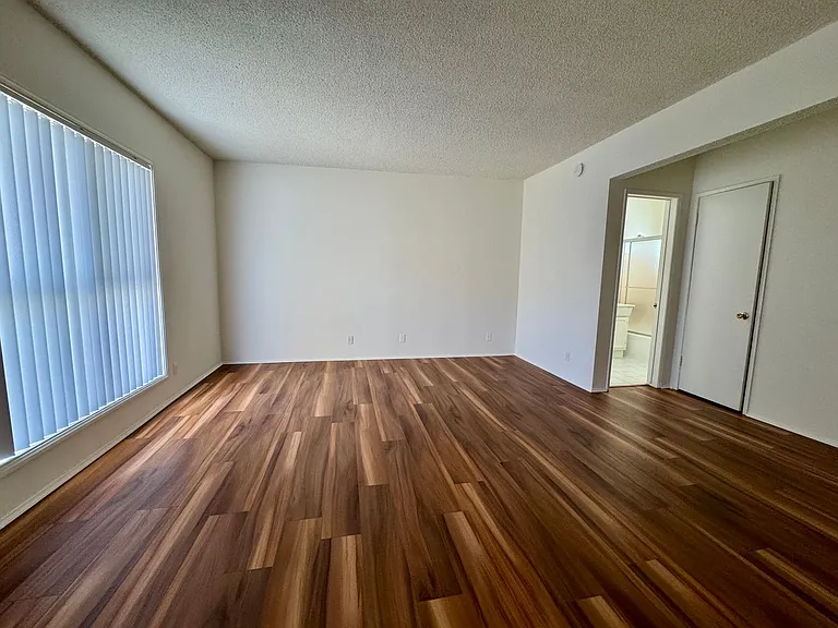1724 Colby Ave #9 — Photo 3