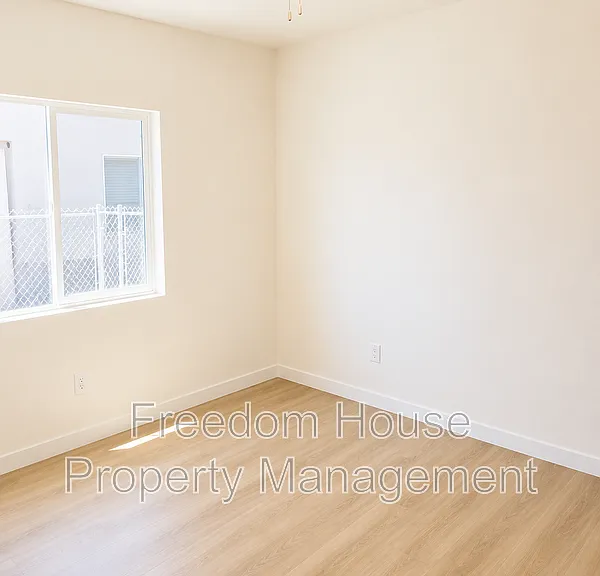 1701 Sycamore Ave #A — Photo 7