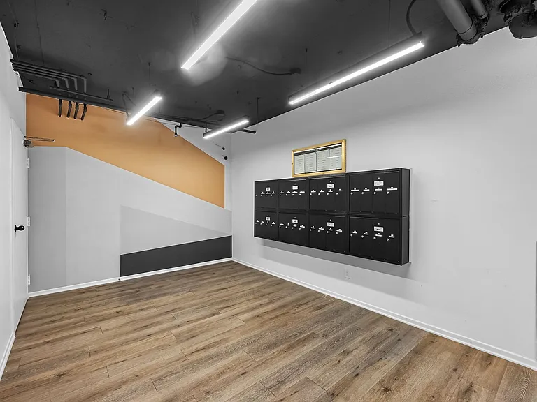 1400 Venice Blvd.- Modern Living in the Heart of Venice Renovated 2 Bedroom Units — Photo 15