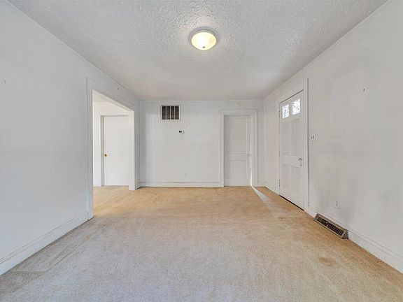 4th image of 110 Lafayette Ave