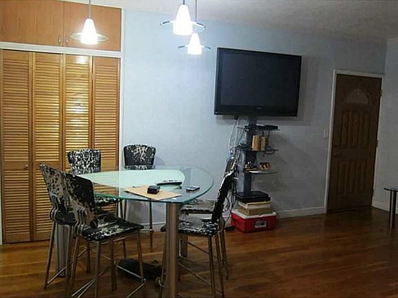5th image of 7720 Byron Ave APT 3