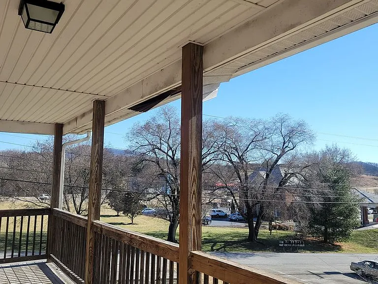 211 College Dr — Photo 8