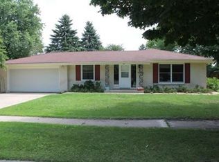 216 Ridgeview Dr, Burlington, WI 53105
