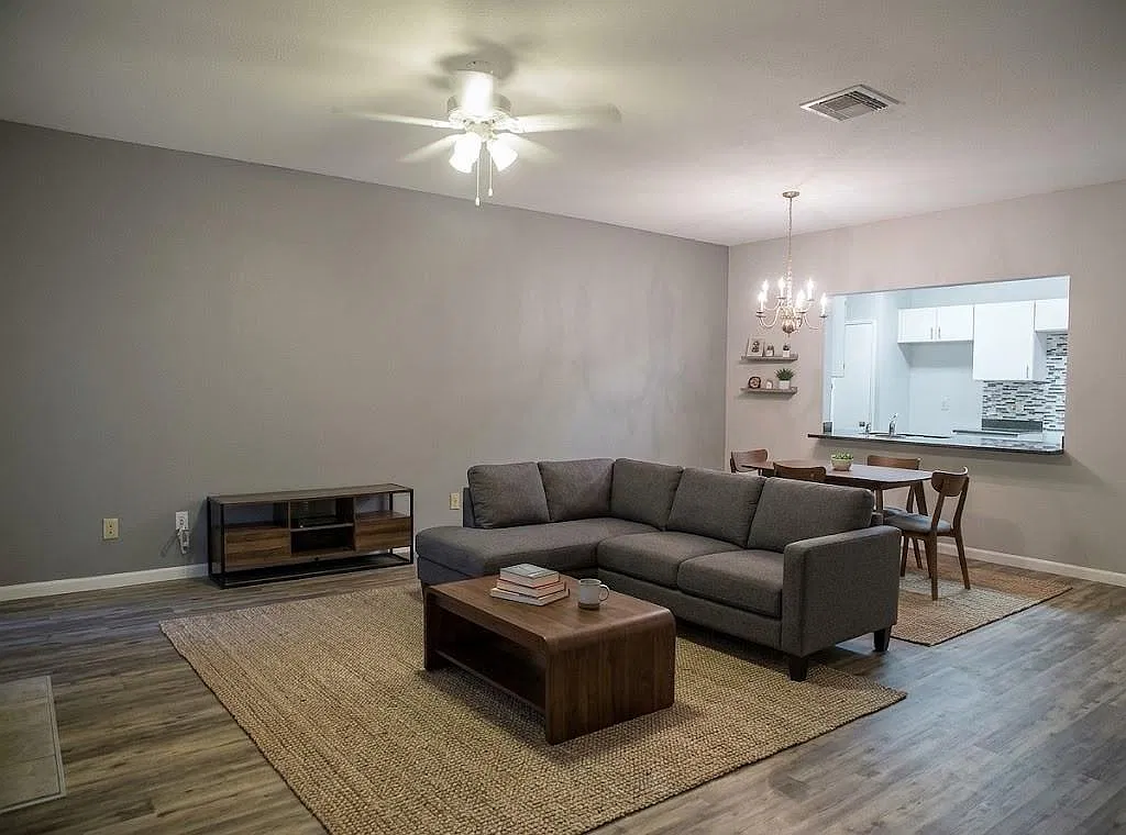 2 bed, 2.5 bath, 1640 sqft, $1,675 — Photo 2