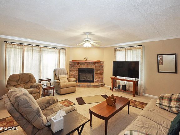 5th image of 1366 Paradise Ln
