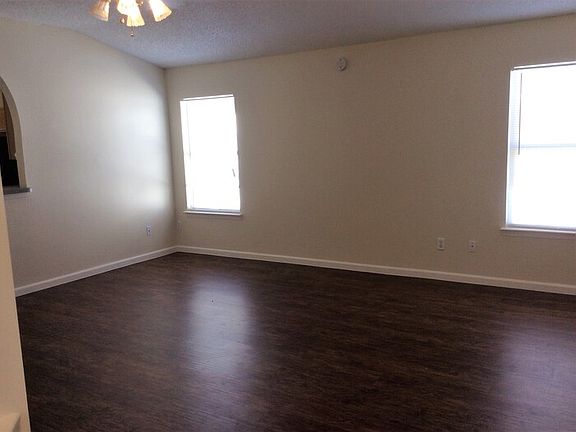 5th image of 856 Majestic Cypress Dr N