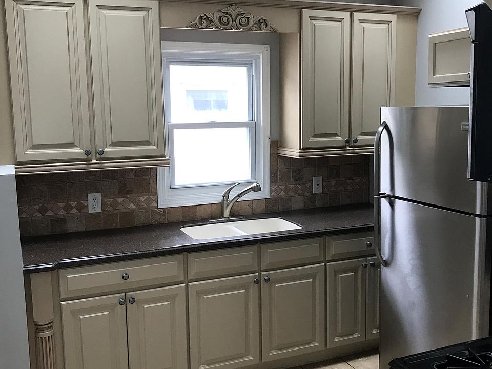 1st image of 380 Victoria Blvd