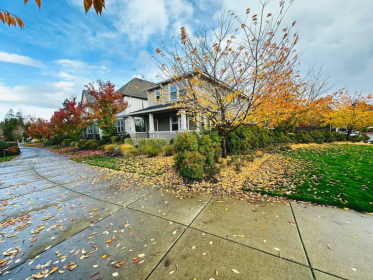 487 SW Aldea Ter — Photo 3