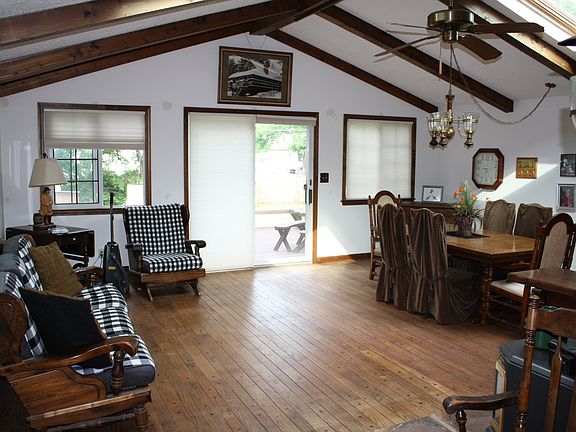 3rd image of 154 Cadman Dr