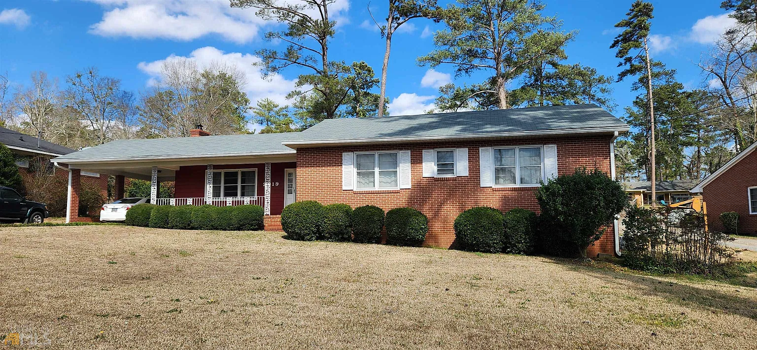 2919 Victoria Cir photo 1