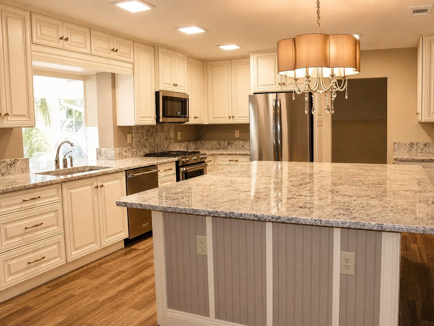 4 bed, 3200 sqft, $3,300 — Photo 2