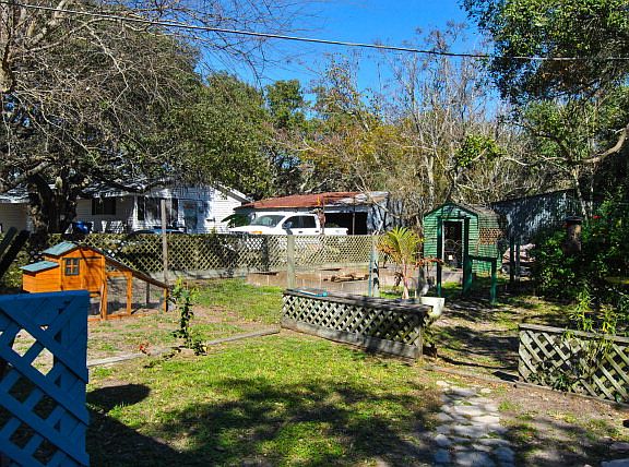 5th image of 928 W Highland Ave