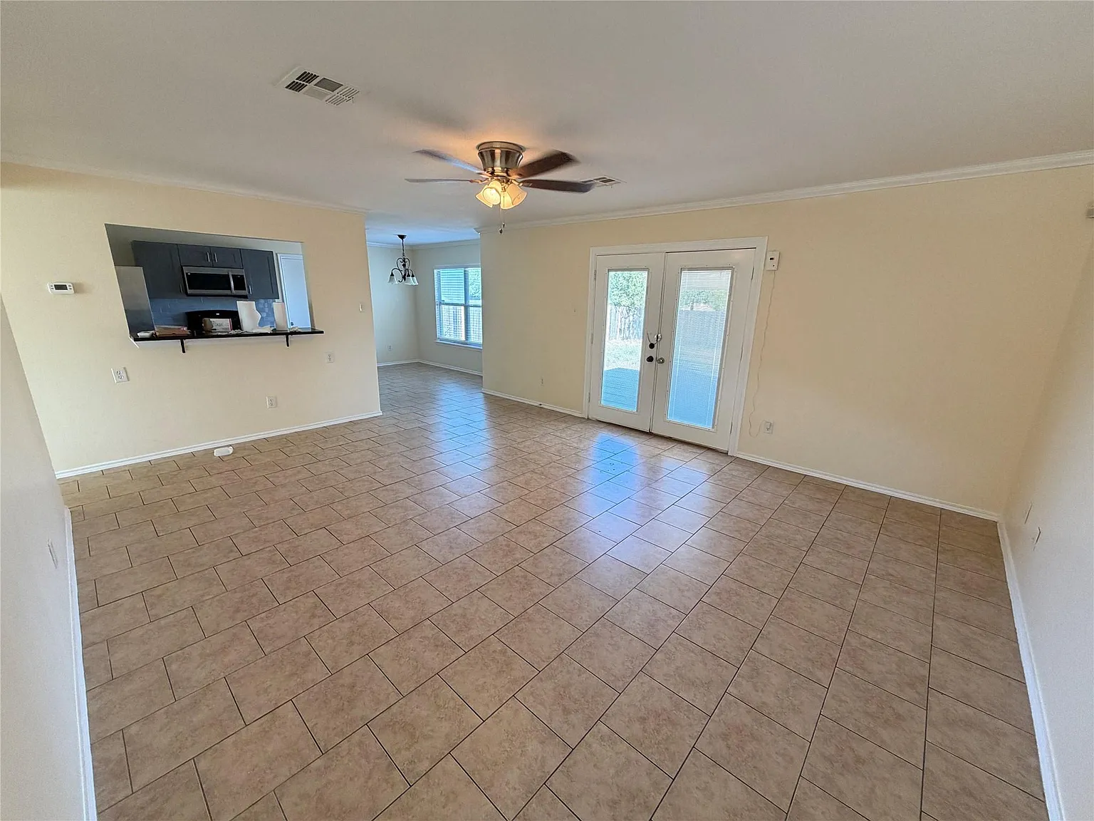 4 bed, 2.5 bath, 2268 sqft, $2,495 — Photo 2