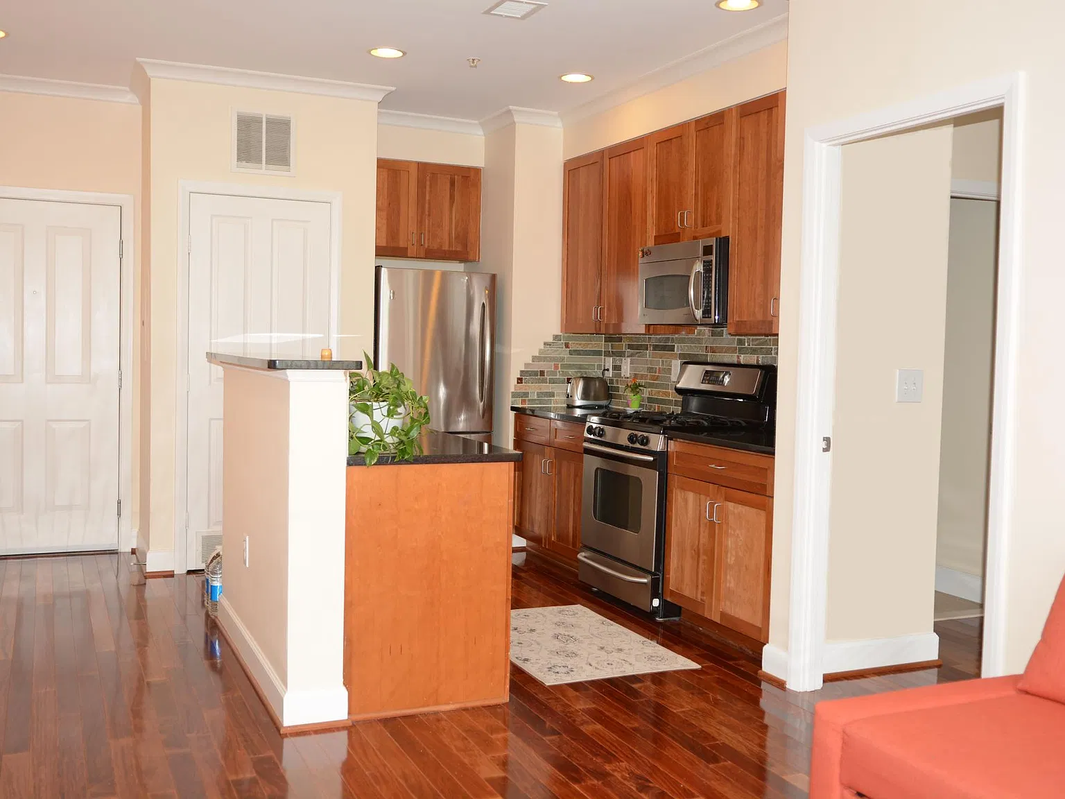 2 bed, 1.5 bath, 850 sqft, $3,290 — Photo 1