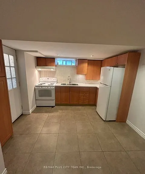 686 Sammon Ave #BASEMENT — Photo 2