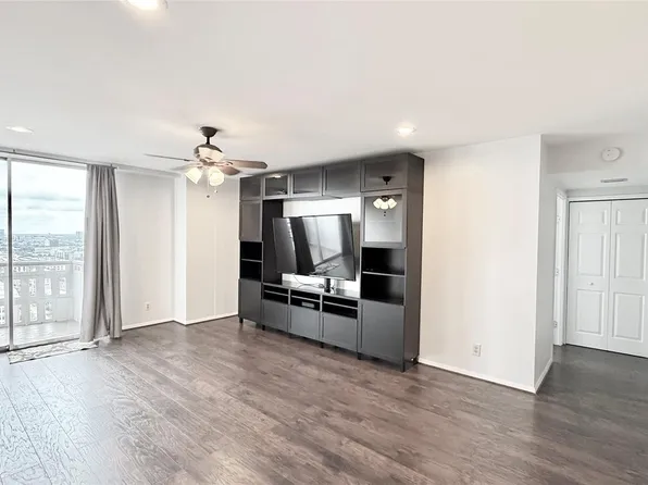 2016 Main St APT 1914, Houston, TX 77002