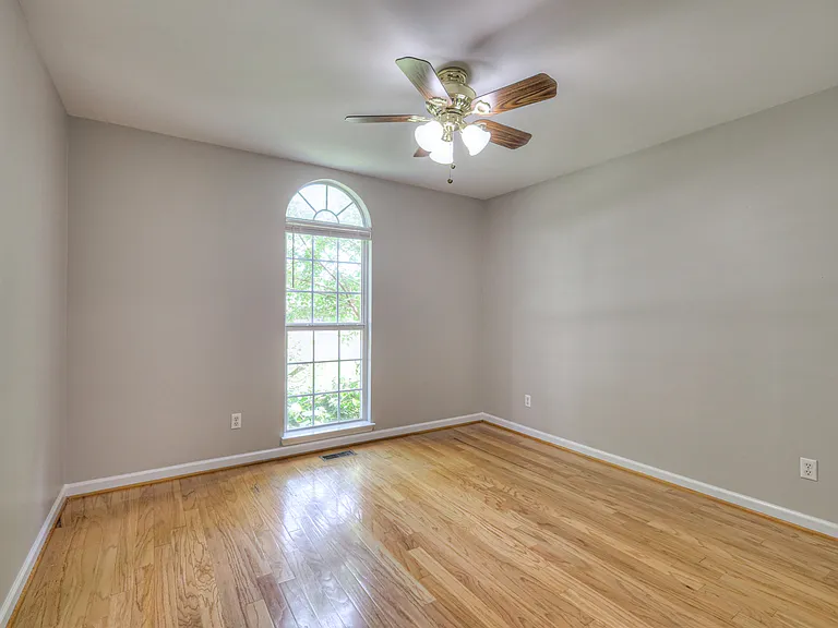 405 Sandi Ct — Photo 30