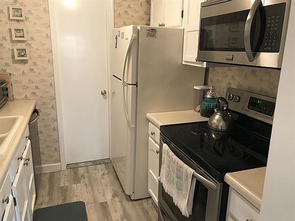 3rd image of 113 65th St APT 204