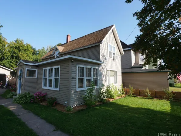237 Kearsarge St, Laurium, MI 49913
