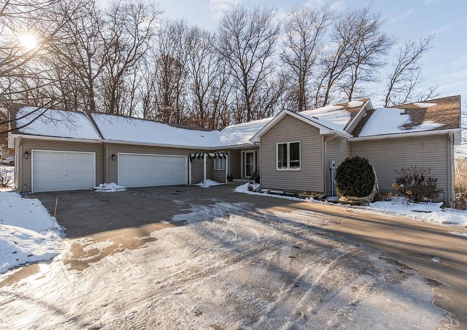 1st image of 20936 Beaver Dam Ct NE