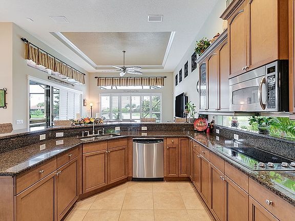 4th image of 6576 Arroyo Dr
