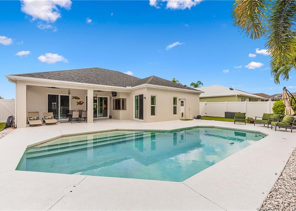 1st image of 486 NW Fetterbush Way