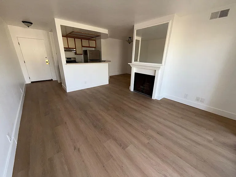 1321 N Vista St #309 — Photo 4