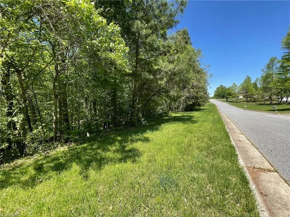 186 Hash Ln, Summerfield, NC 27358
