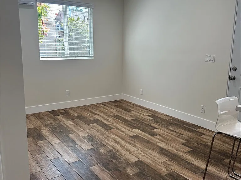 14325 Martha St — Photo 7