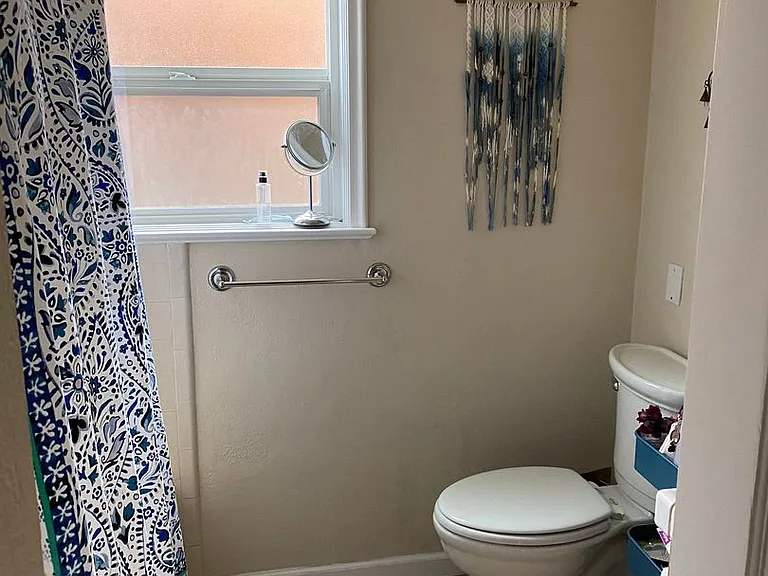 184 E Washington Ave — Photo 16