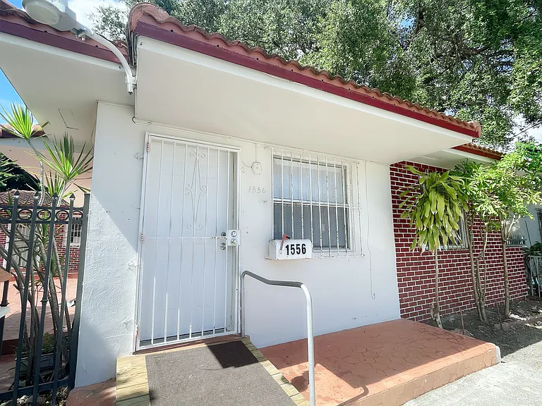 1556 NW 24th Ct — Photo 10