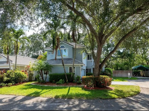 8815 Woodside Ct, Davie, FL 33328