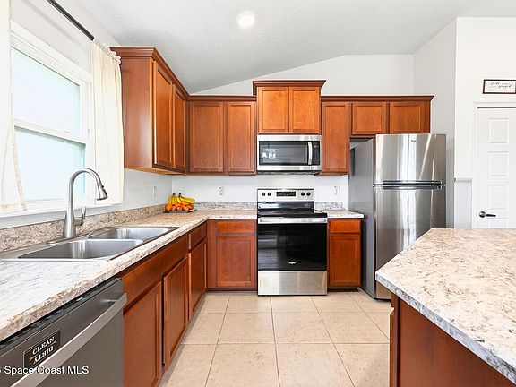5th image of 425 Kylar Dr