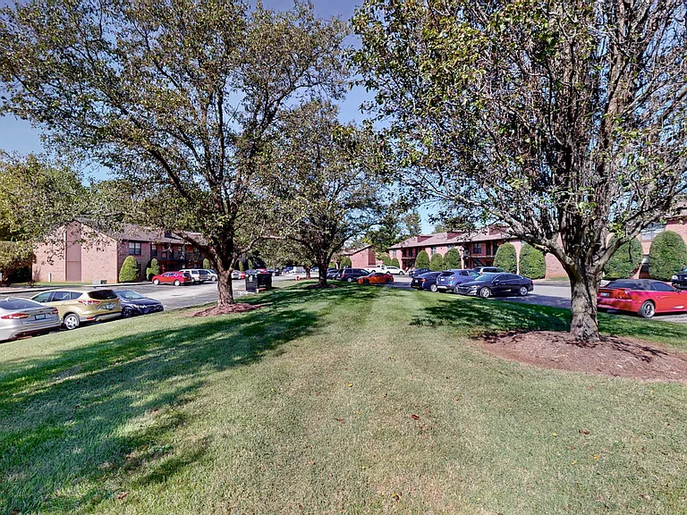 Breckinridge Park Apartments — Photo 18