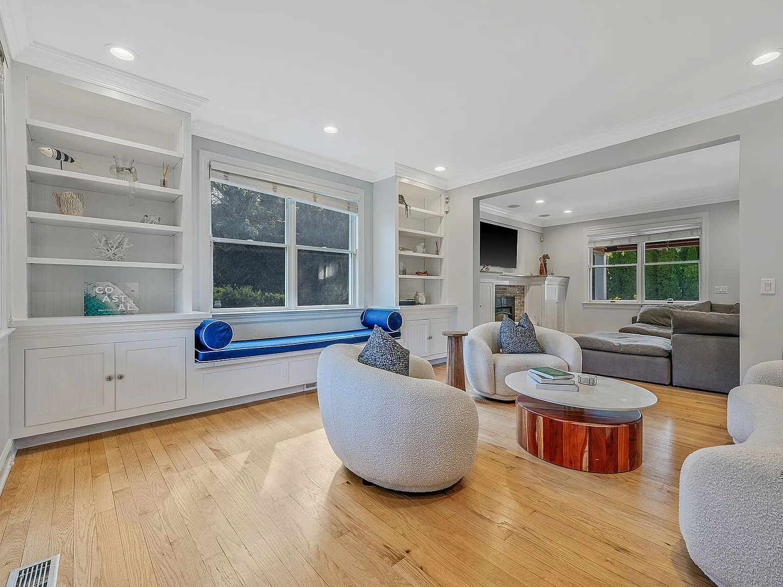 Seasonal Retreat On Vail Ave — Photo 3
