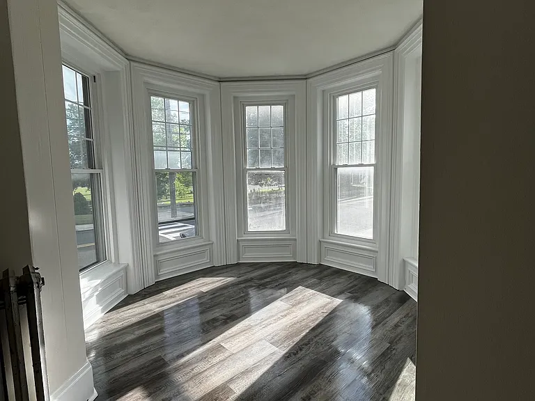 229 E Main St — Photo 3