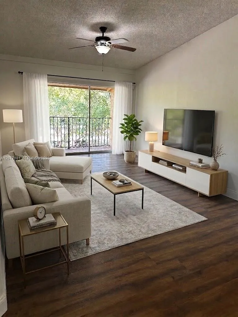 Lakes Of Jacaranda Condo — Photo 3