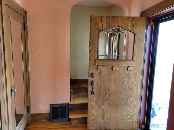 4th image of 634 N Rockford Ave