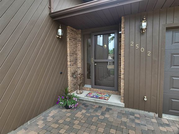 3rd image of 2502 Strawberry Ln