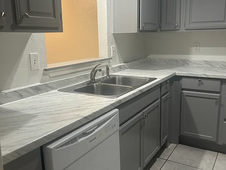 8832 Saint Thomas Cir — Photo 10