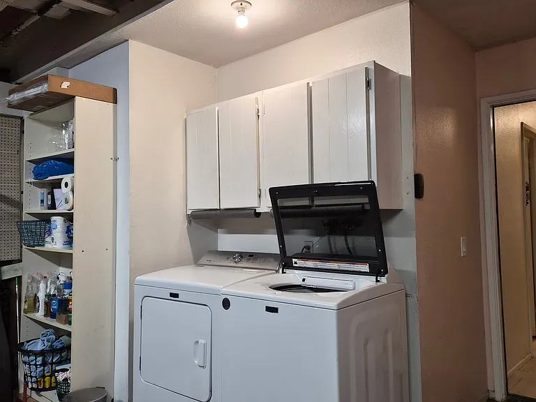 washer/dryer in garage (shared)