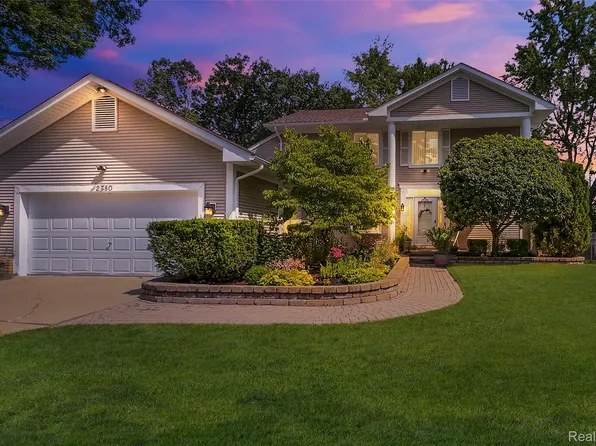 2380 Lansbury Dr, Waterford, MI 48329