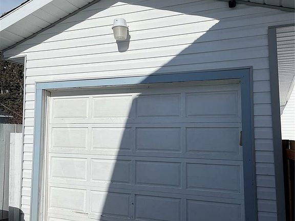 3rd image of 207 7th Ave E